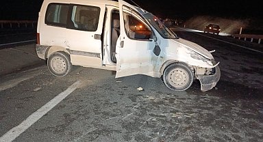 Kontrolden çıkan hafif ticari araç takla attı: 2 yaralı