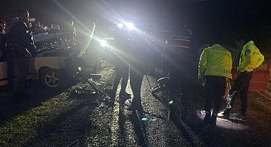 Kontrolden çıkan iki otomobil çarpıştı: 3 yaralı