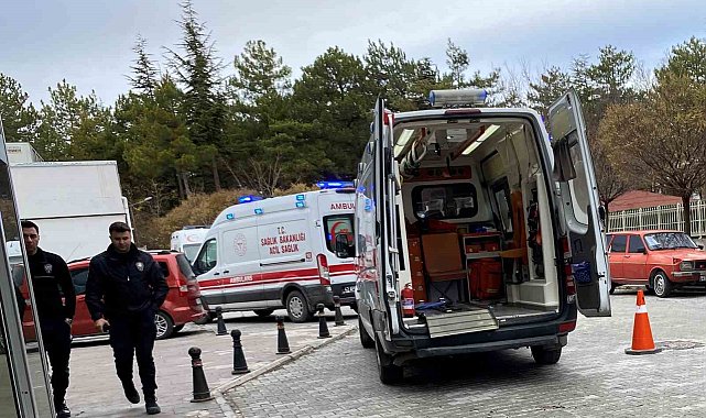 Konya'da demir kapı işçinin üzerine devrildi
