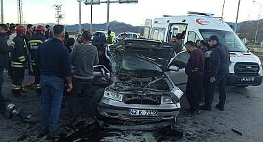 Konya'da otomobil kamyonla çarpıştı: 2 yaralı