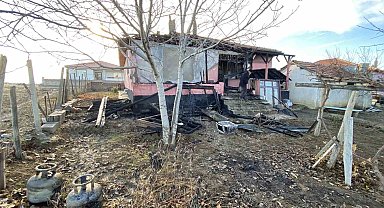 Konya'da tek katlı müstakil ev yangında kullanılamaz hale geldi