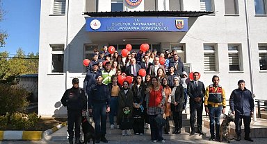 Koruma ve bakım altındaki çocuklar Jandarma ile bir arada