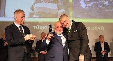 Köyünde sigara tüketimine savaş açan muhtar ödüllendirildi