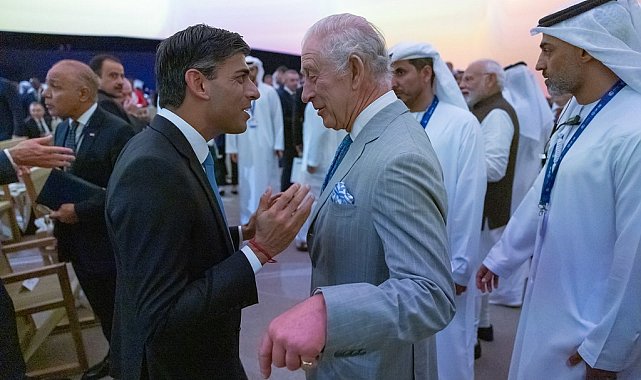 Kral Charles, Yunanistan bayraklı kravatı ile gündem oldu