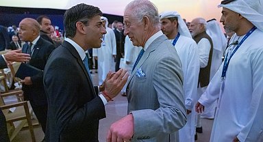 Kral Charles, Yunanistan bayraklı kravatı ile gündem oldu