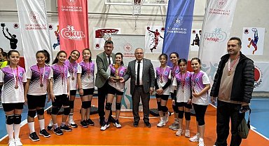 Küçük Kızlar Voleybol müsabakaları sona erdi