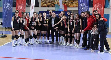 Küçük Kızlar Voleybol müsabakaları sona erdi