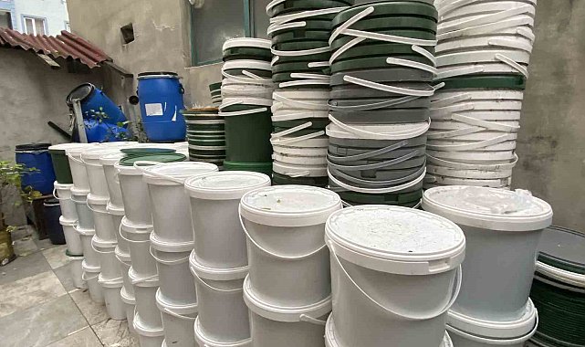 Küçükçekmece'de manav süsü verilmiş kaçak ilaç deposuna baskın: 2 gözaltı