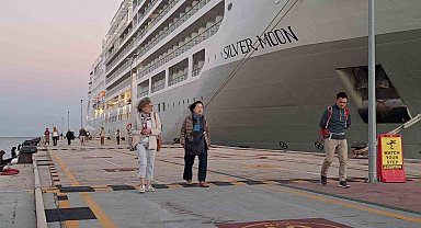 Kuşadası'na yılın son gemisi geldi