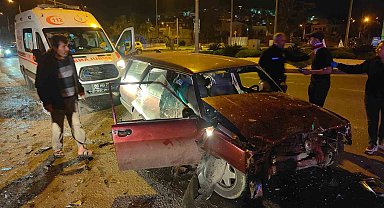 Kuşadası'nda kırmızı ışık ihlali kazaya neden oldu: 2 yaralı