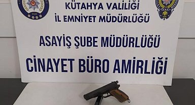 Kütahya'da aranan şahsın üzerinde tabanca ele geçirildi