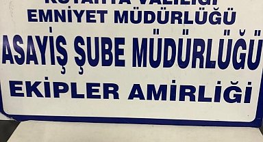 Kütahya'da polisin park, bahçe ve okul çevresi uygulamasında uyuşturucu ele geçirildi