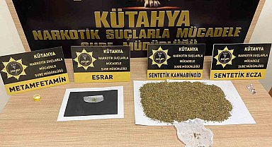 Kütahya'da uyuşturucuyu yola döküp kaçmaya çalışan zehir tacirleri tutuklandı
