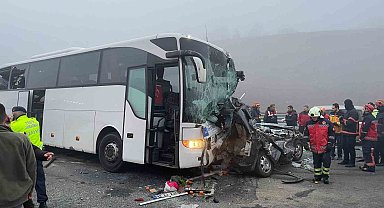 Kuzey Marmara Otoyolu Sakarya geçişinde 3 otobüsün karıştığı zincirleme kazada 10 kişi öldü, 54 kişi yaralandı