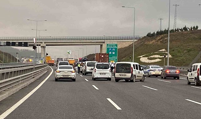 Kuzey Marmara Otoyolu'nda bir kişi tır şoförünü rehin aldı, ikna çabaları sürüyor