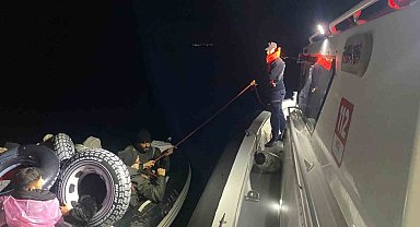 Lastik botları arızalanan göçmenleri Sahil Güvenlik ekipleri kurtardı