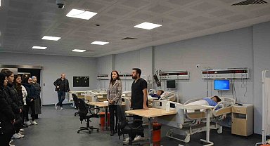 Lise öğrencileri Düzce Üniversitesini gezdi