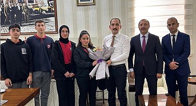 Lise Öğrencileri Kaymakam İpek'i ziyaret etti