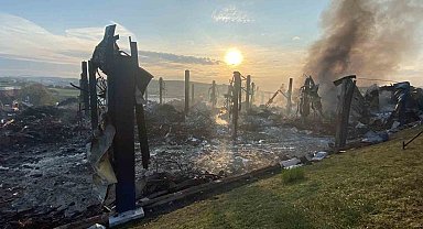 Lojistik deposunda 26 saattir soğutma çalışması yapılıyor