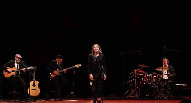 Luz Casal İstanbul'da sevenleriyle buluştu