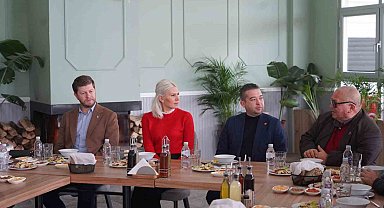 Mahalle muhtarları ile belediyeye ait tesisleri gezdi