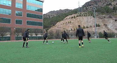 Mahalle takımı arkadaşları hayallerini gerçekleştirdi, kendi futbol kulüplerini kurdu