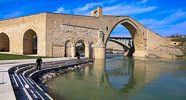 Malabadi Köprüsü'nde çevre düzenleme çalışmalarında sona geldi