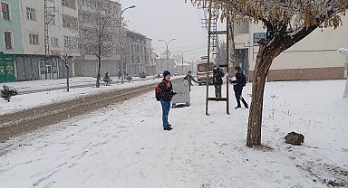 Malazgirt'te kar yağışı