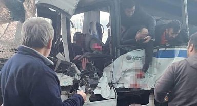 Manisa'da feci kaza: 5'i ağır 17 yaralı