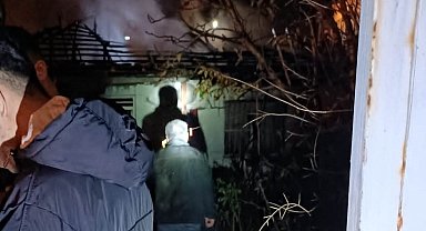 Manisa'da yaşlı adam yanmaktan son anda kurtarıldı