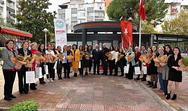Manisalı kadın muhtarlara kutlama