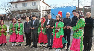 Manyas Peynirkuyu'da Atatürk büstünün açılışı yapıldı