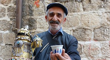 Mardin sokaklarında 38 yıldır 'mırra kahvesi' satıyor