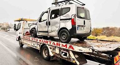Mardin'de tır, hafif ticari araca arkadan çarptı: 1 yaralı