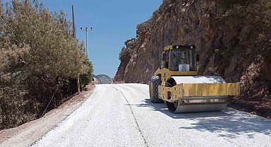 Marmaris'te dört mahallede 17 bin 584 metre yol yenilendi