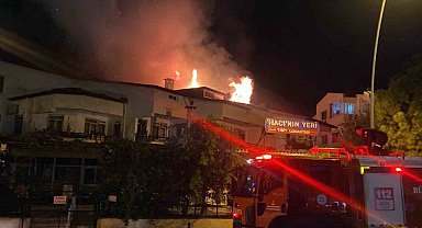Marmaris'te korkutan yangın: Geceyi alevler aydınlattı