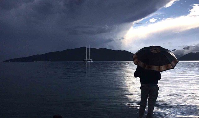 Marmaris'te sağanak yağışlı hava etkisini sürdürüyor