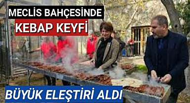 Meclis Bahçesinde Kebap Keyfi Eleştiri Aldı