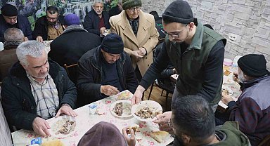Meczuplara yemek yedirerek, diş kirası verip dua alıyorlar