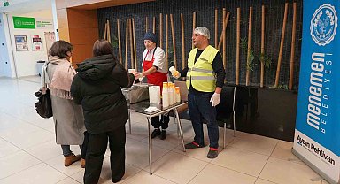 Menemen Belediyesinden üniversite öğrencilerine sıcak çorba