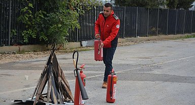Mersin Büyükşehir Belediyesi personeline 'yangına müdahale' eğitimi
