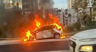 Mersin'de bir günde 4 araç motor kısmından yandı
