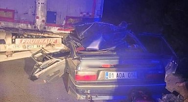 Mersin'de otomobil tıra arkadan çarptı: 2 ölü