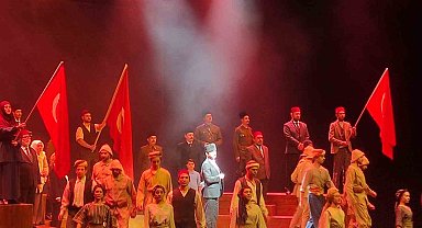 Milli Eğitim Bakanlığının düzenlediği "Cumhuriyete Doğru" tiyatro oyunu sahnelendi