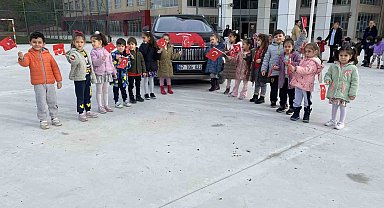 Minik öğrenciler yerli malı haftasında Togg heyecanı yaşadı