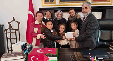 Minik öğrencilerden 'Filistin' için örnek davranış
