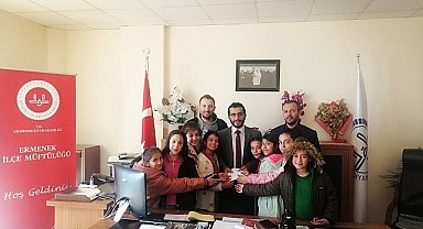 Minikler kumbaralarını Filistinli kardeşlerine bağışladı