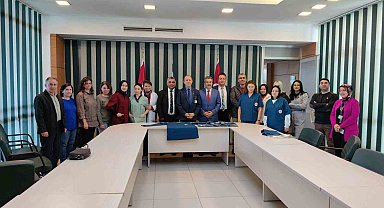 Modacı öğrenciler sağlıkçılara kıyafet tasarladı