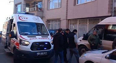 Motokurye ile otomobilin çarpıştığı kaza kamerada