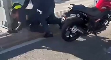 Motosiklet sürücüsünü kaskla darp eden şahıs yakalandı